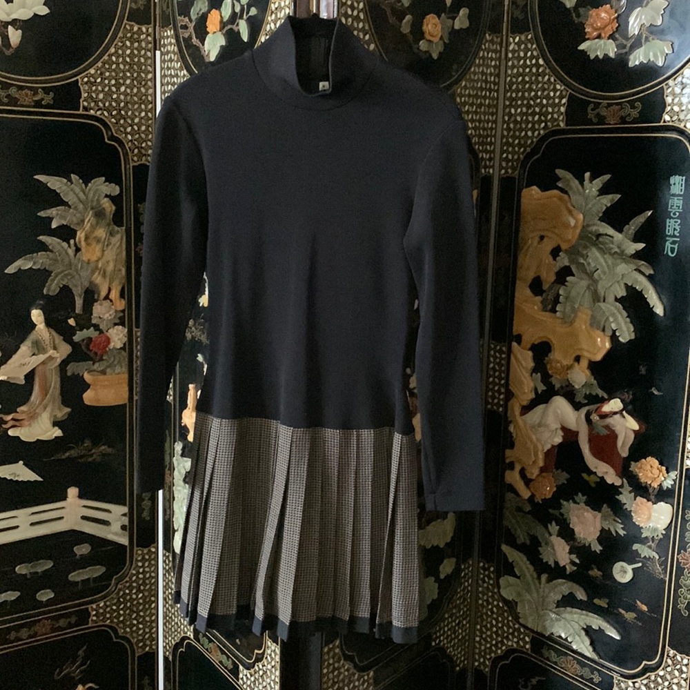 Robin Piccoone Very Unique and simple short Dress.Pleated Skirt